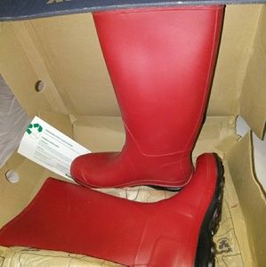 NIB - Kamik matte red boots, Size 8